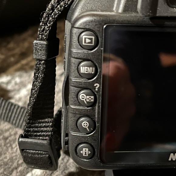 Nikon D3100 digital camera - Picture 5 of 10